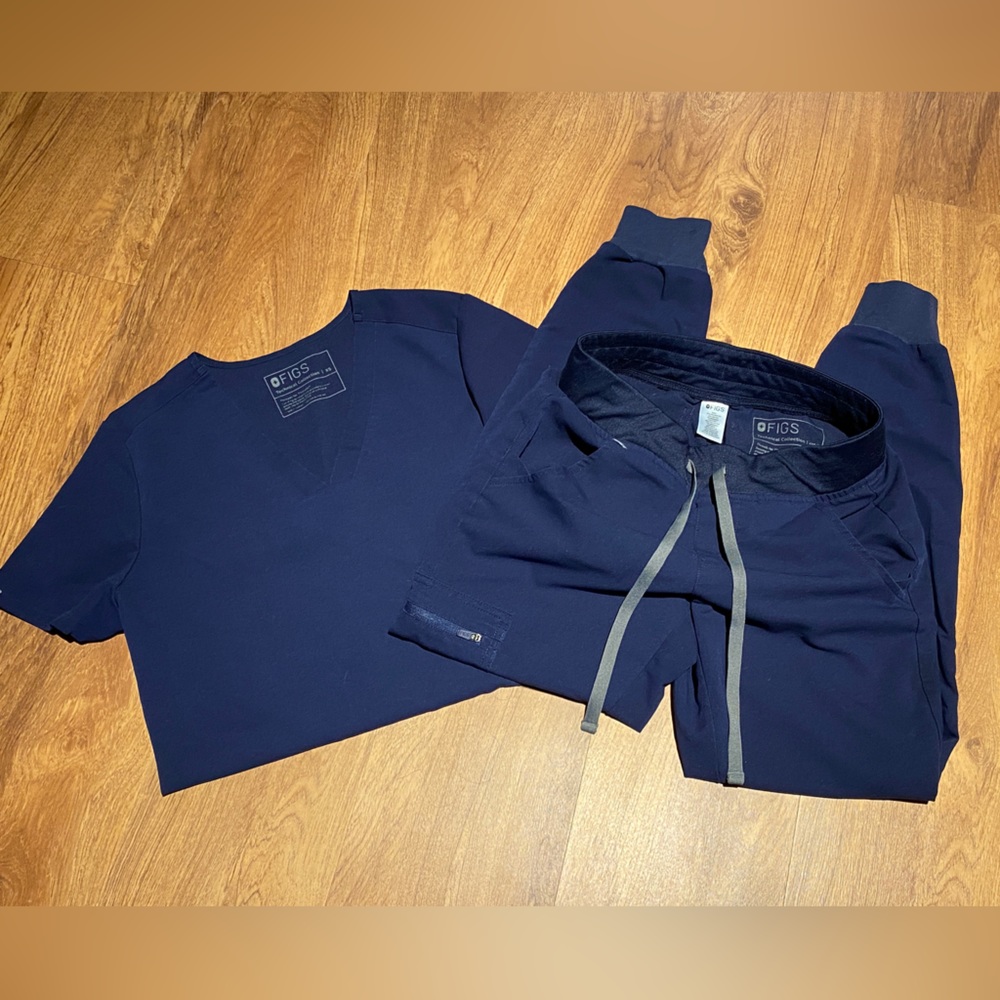 FIGS - NAVY BLUE SCRUB SET!